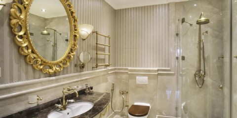 חדר אמבטיה בסגנון קלאסי