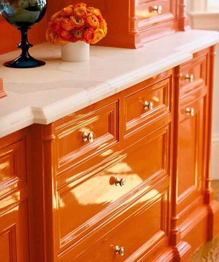Ensemble en bois classique en orange