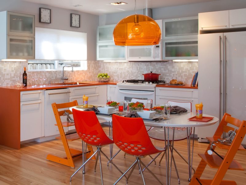 Chaises de cuisine avec dossier orange