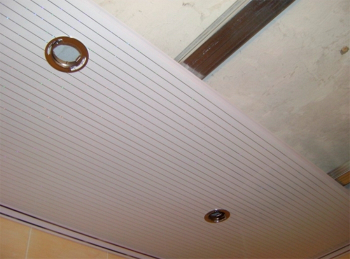 Comment installer un plafond en PVC.