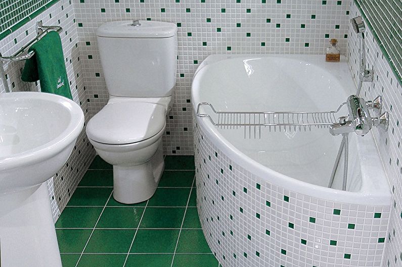 Tuvaletin yanında kompakt köşe küvet