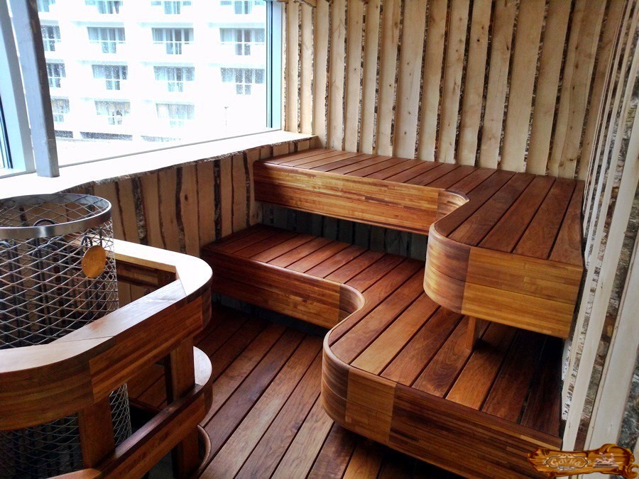 خيام خشبية في شرفة الشرفة