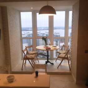 Panoramik balkon mutfak masası