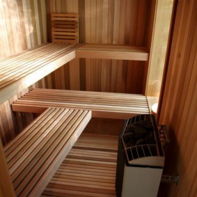 Bir panelde bir sundurma üzerinde sauna düzenlenmesi
